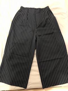 (Category: ) located in . Submitted by bearsquarearmoire (Listing ID 1308852942, Image 1). Description: .