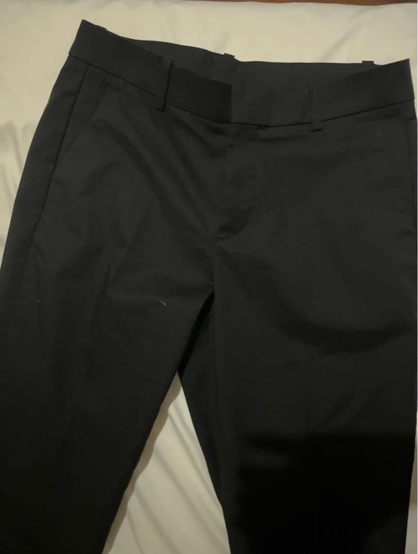 Uniqlo Trouser (Category: Other Bottoms) located in Dasmarinas. Submitted by mnqstuff (Listing ID 1308932290, Image 2). Description: Bought from another carouseller. Still looks new! Sadly, it’s small for me 🥲 W: 58 cm Ps. Photos are from the seller’s post.
