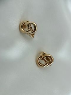 (Category: ) located in . Submitted by vintage.instyle (Listing ID 1308860091, Image 1). Description: .