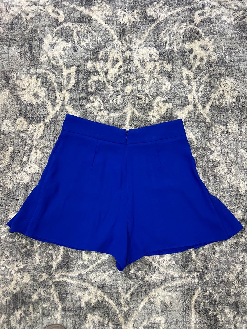 Zara Royal Blue Skort (Category: Shorts) located in Pasay City. Submitted by netuy (Listing ID 1308863843, Image 2). Description: Royal blue with gold buttons. Size small. Thick chiffon-like material. Flowy skort. Back zipper. No pockets. .