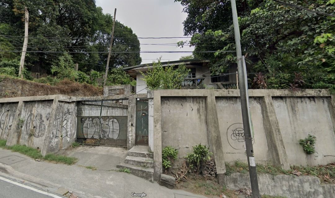 943 sq m with old house Beverly hills, Taytay Rizal. Along Ortigas