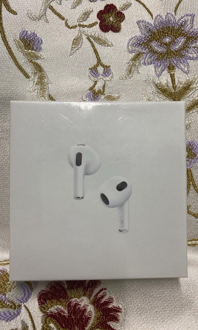 🍎 airpods gen 3rd (Category: Earphones) located in Manila. Submitted by pricious (Listing ID 1309016202, Image 1). Description: pm..