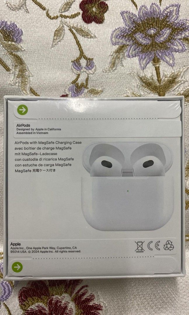 🍎 airpods gen 3rd (Category: Earphones) located in Manila. Submitted by pricious (Listing ID 1309016202, Image 2). Description: pm..