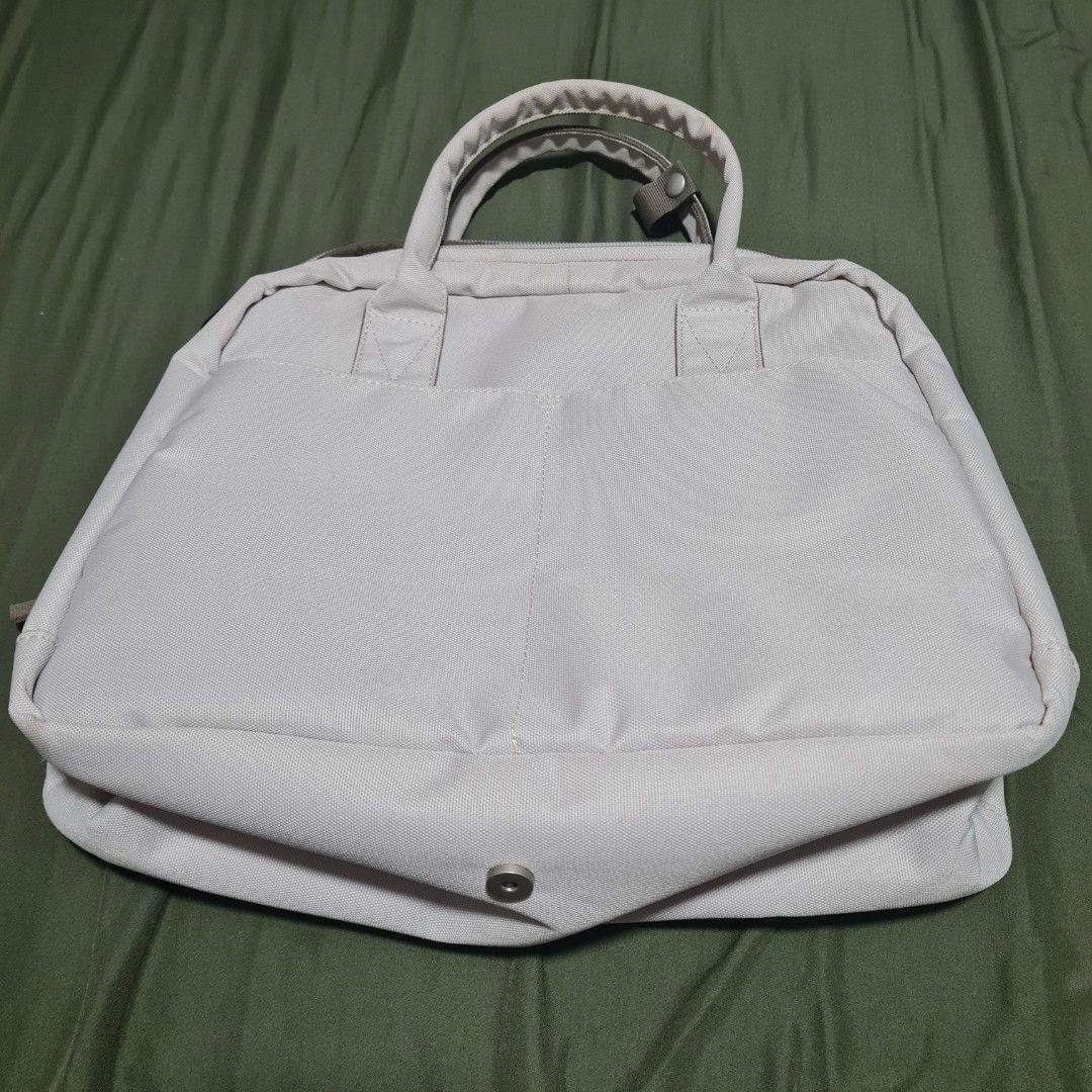 Anello Boston bag in white, A4 size (Category: Shoulder Bags) located in Jaen. Submitted by ceelka (Listing ID 1309100598, Image 3). Description: 🎃 Halloween promo 20% off 🎃 🌸 Please read before chatting 🌸 Anello Grande two-way boston bag in white, A4 size. Can be carried by hand or use the detachable strap for use as a shoulder bag. Lots of pockets, flap allows for easy access to items inside the bag. Bought from Anello store. Price negotiab