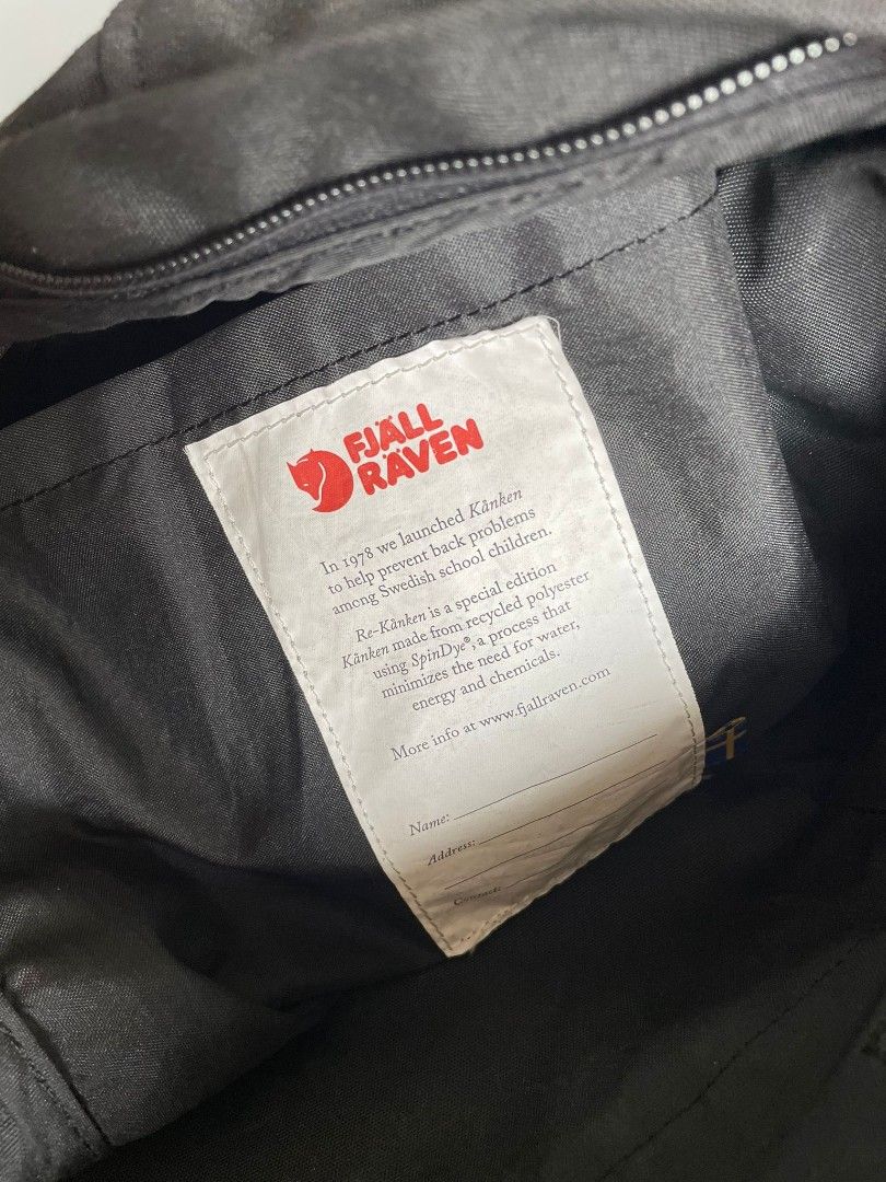 Backpack (Category: Backpacks) located in Singapore. Submitted by jan (Listing ID 1309038044, Image 3). Description: very good condition.. selling cause son doesn't like the design.