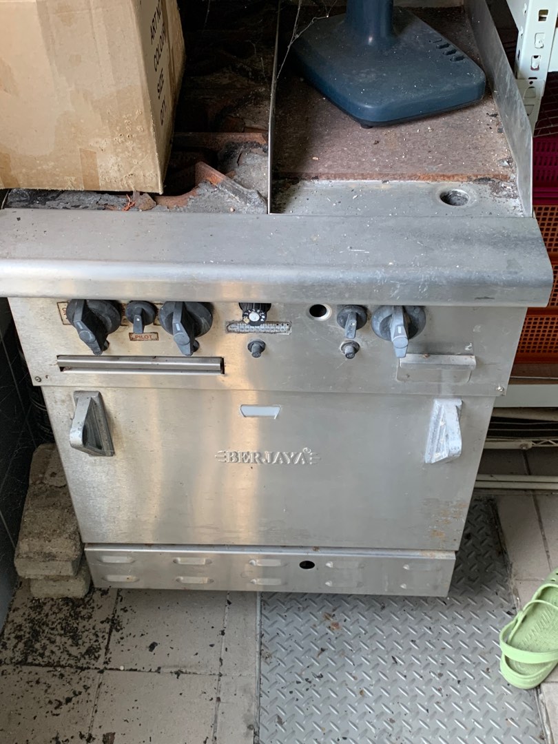 BERJAYA 2 Burner Stove With Griddle and Oven, TV & Home Appliances