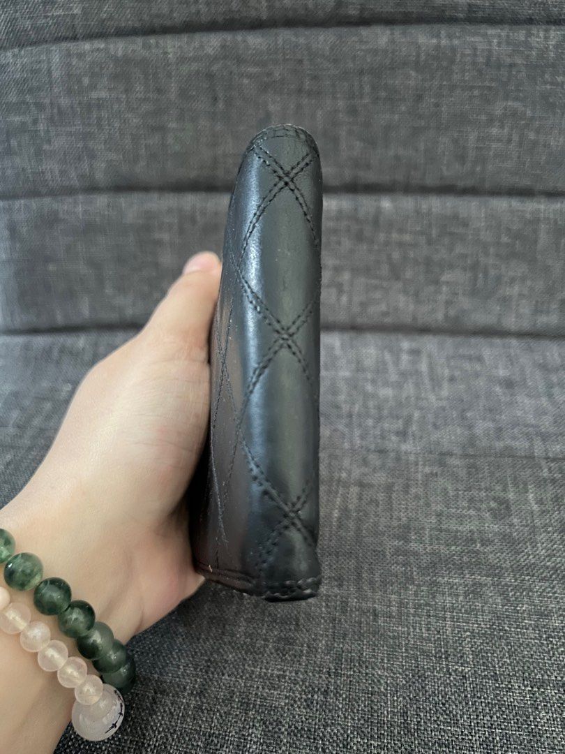 Chanel Matelasse bifold (Category: Luxury Bags & Wallets) located in Santa Rosa. Submitted by lbx89 (Listing ID 1309098924, Image 3). Description: Guaranteed authetic very nice pa holo not intact.