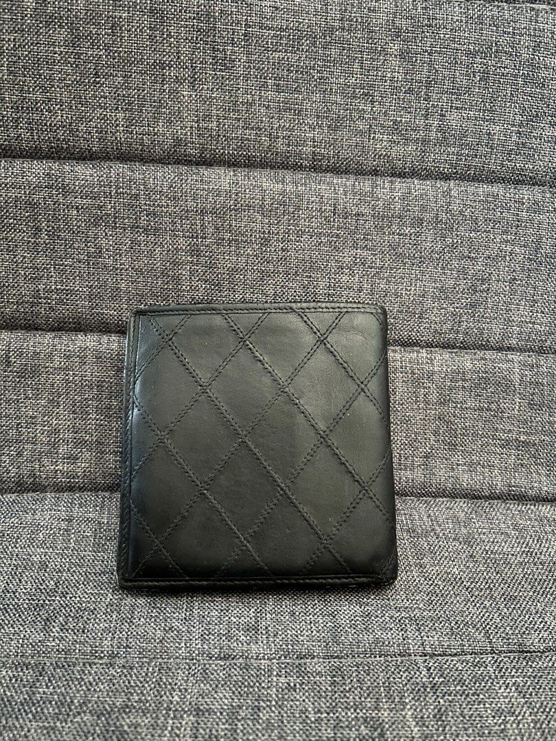 Chanel Matelasse bifold (Category: Luxury Bags & Wallets) located in Santa Rosa. Submitted by lbx89 (Listing ID 1309098924, Image 2). Description: Guaranteed authetic very nice pa holo not intact.