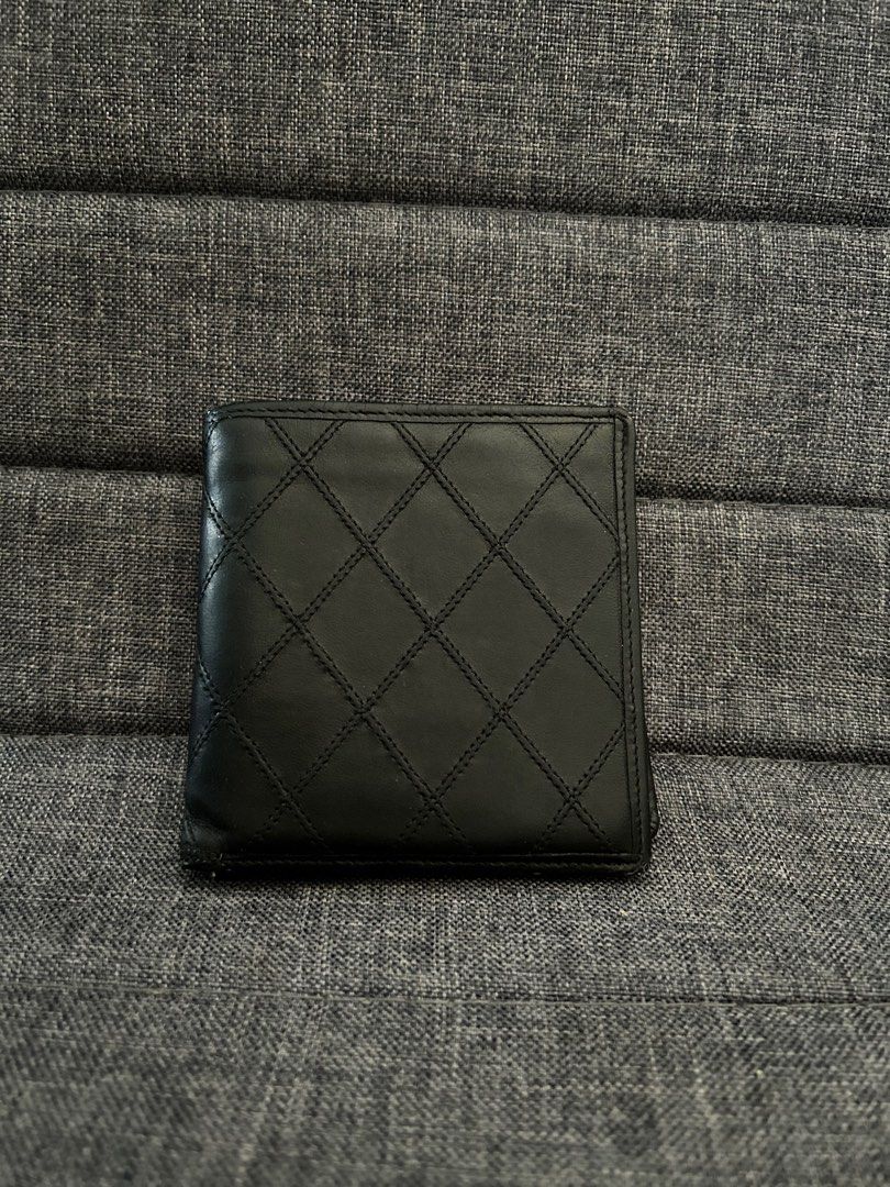 Chanel Matelasse bifold (Category: Luxury Bags & Wallets) located in Santa Rosa. Submitted by lbx89 (Listing ID 1309098924, Image 1). Description: Guaranteed authetic very nice pa holo not intact.