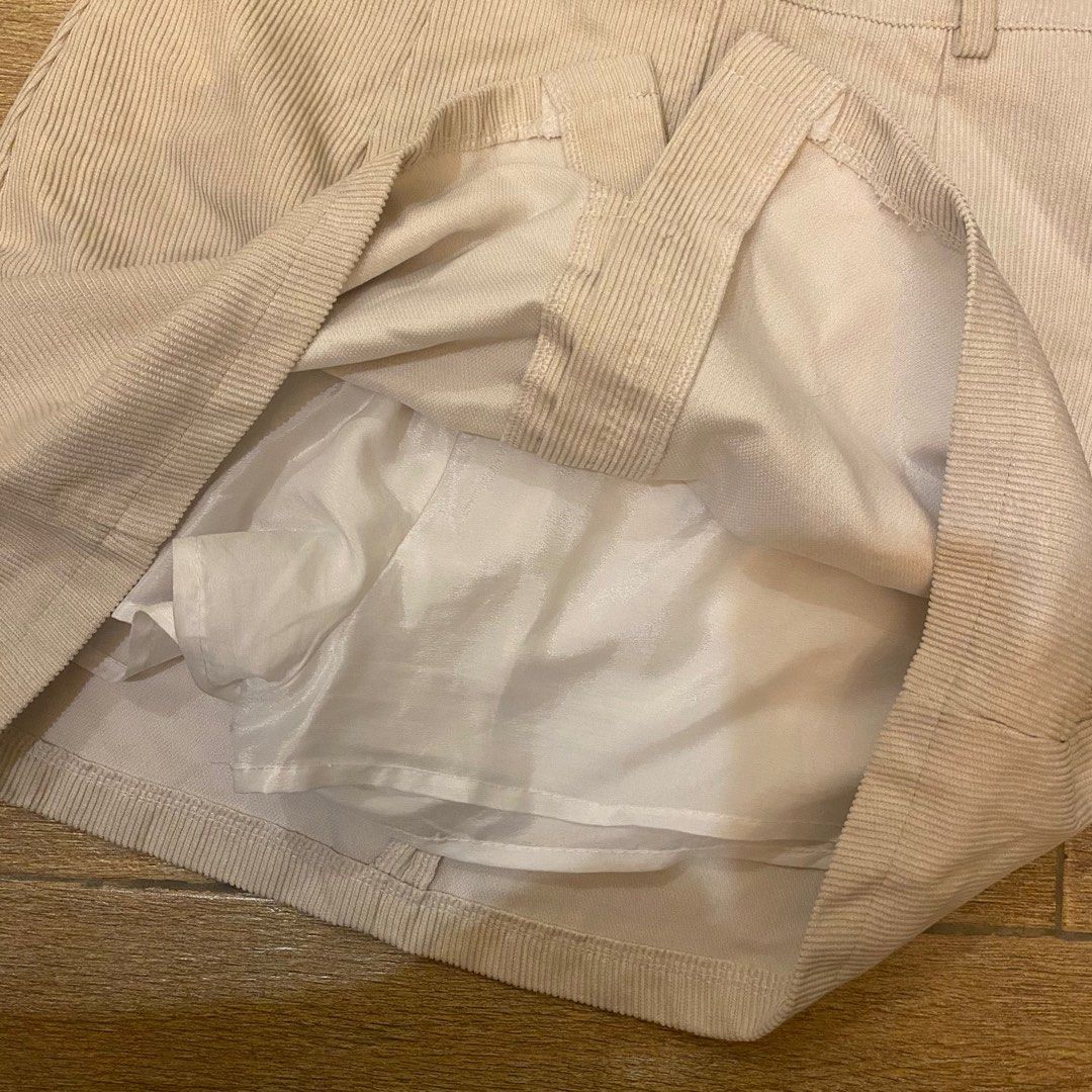 Corduroy Skirt Cream (Category: Skirts) located in Quezon City. Submitted by chescuh (Listing ID 1309134022, Image 3). Description: - 8/10 condition - has safety shorts! - ukay find - w: 27in / length: 16in - mop: bdo/gcash - loc: qc/makati.