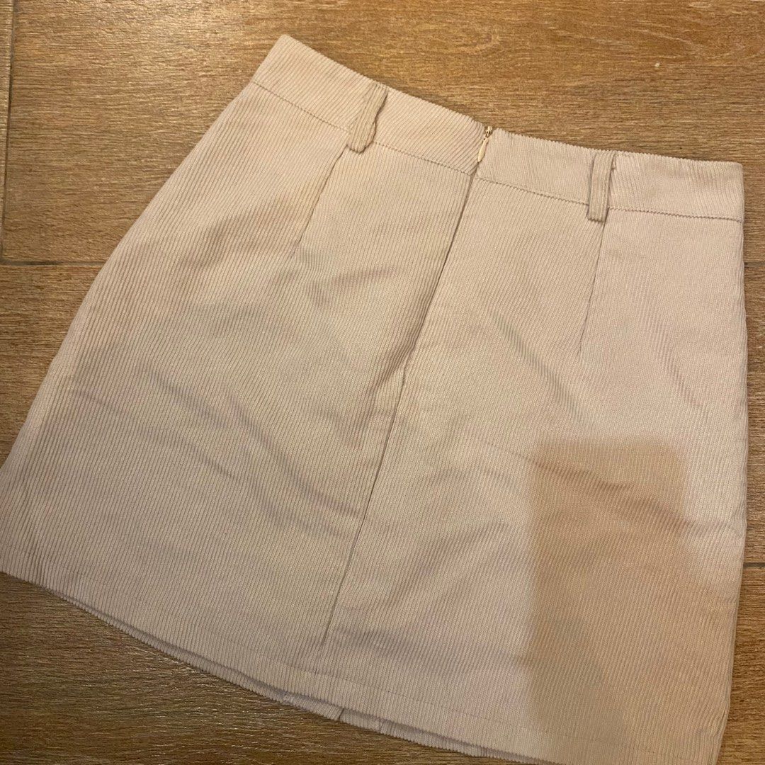 Corduroy Skirt Cream (Category: Skirts) located in Quezon City. Submitted by chescuh (Listing ID 1309134022, Image 2). Description: - 8/10 condition - has safety shorts! - ukay find - w: 27in / length: 16in - mop: bdo/gcash - loc: qc/makati.