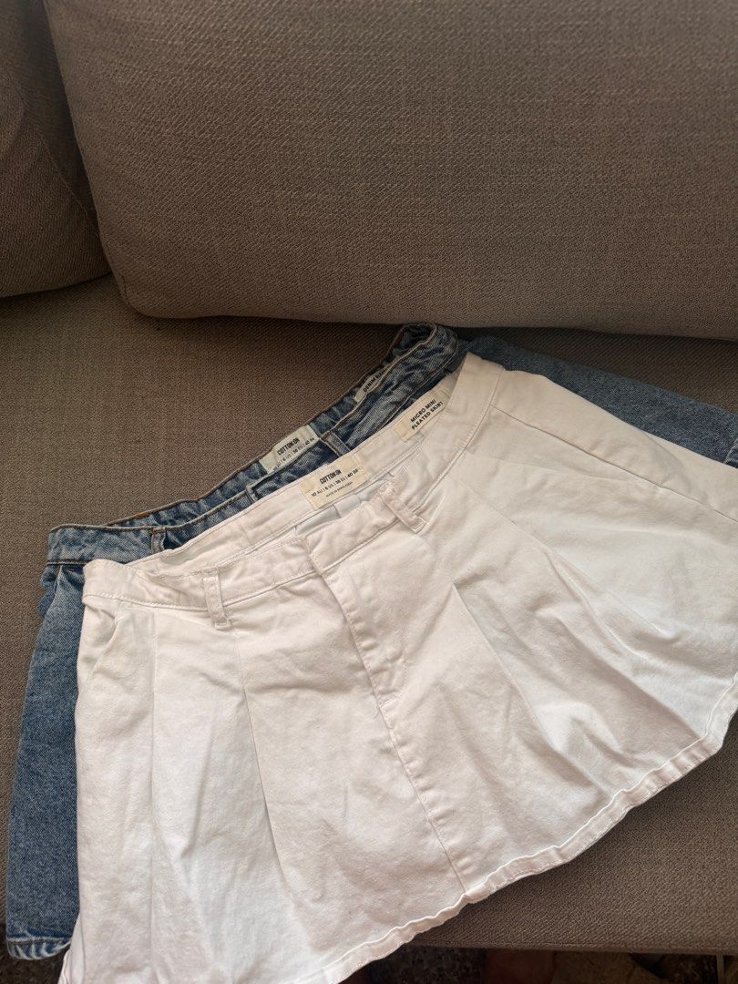 Cotton On Pleated Skirt (Category: Skirts) located in Quezon City. Submitted by charmenella (Listing ID 1309083189, Image 1). Description: Bought this for 1200/each 2pcs 1200 1pc 700 RFS: used only once during winter Size L po ako pero kasya sakin to. .