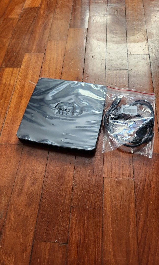 Dell CD Reader (Category: Other Accessories) located in Singapore. Submitted by hakim91 (Listing ID 1309077129, Image 2). Description: .