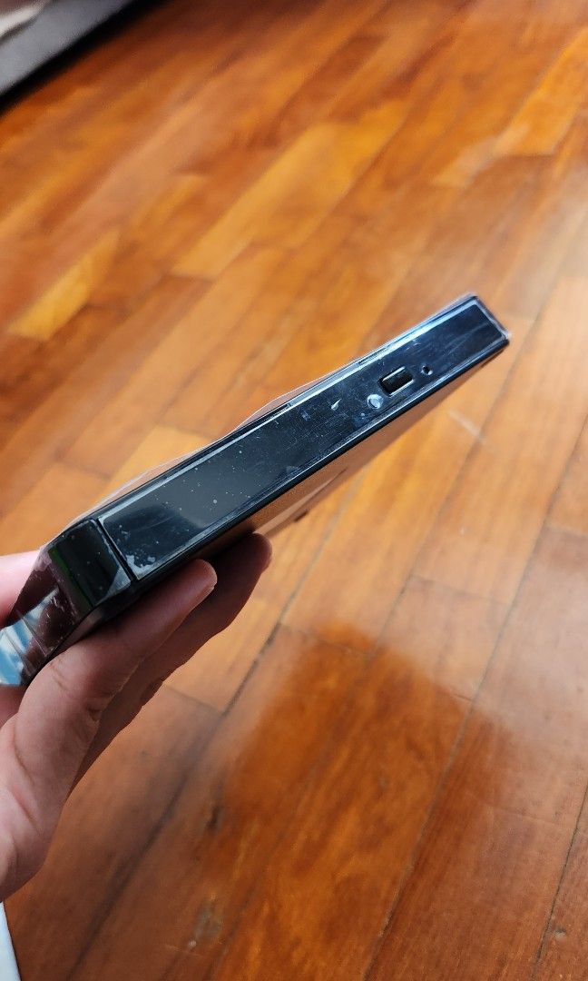 Dell CD Reader (Category: Other Accessories) located in Singapore. Submitted by hakim91 (Listing ID 1309077129, Image 1). Description: .