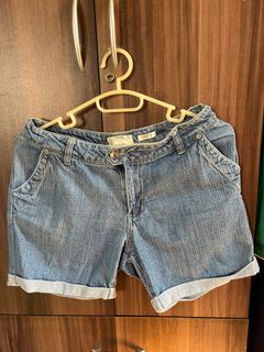 (Category: ) located in . Submitted by avercloset (Listing ID 1309058183, Image 1). Description: .