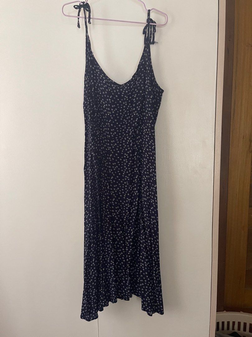 Forever 21 Navy Blue Dress (Category: Dresses) located in Antipolo. Submitted by __juliaselects (Listing ID 1309090858, Image 1). Description: .