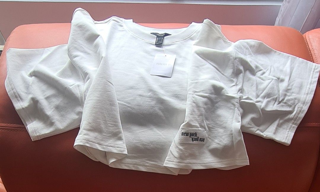 Forever 21 white crop top, Women's Fashion, Tops, Other Tops on