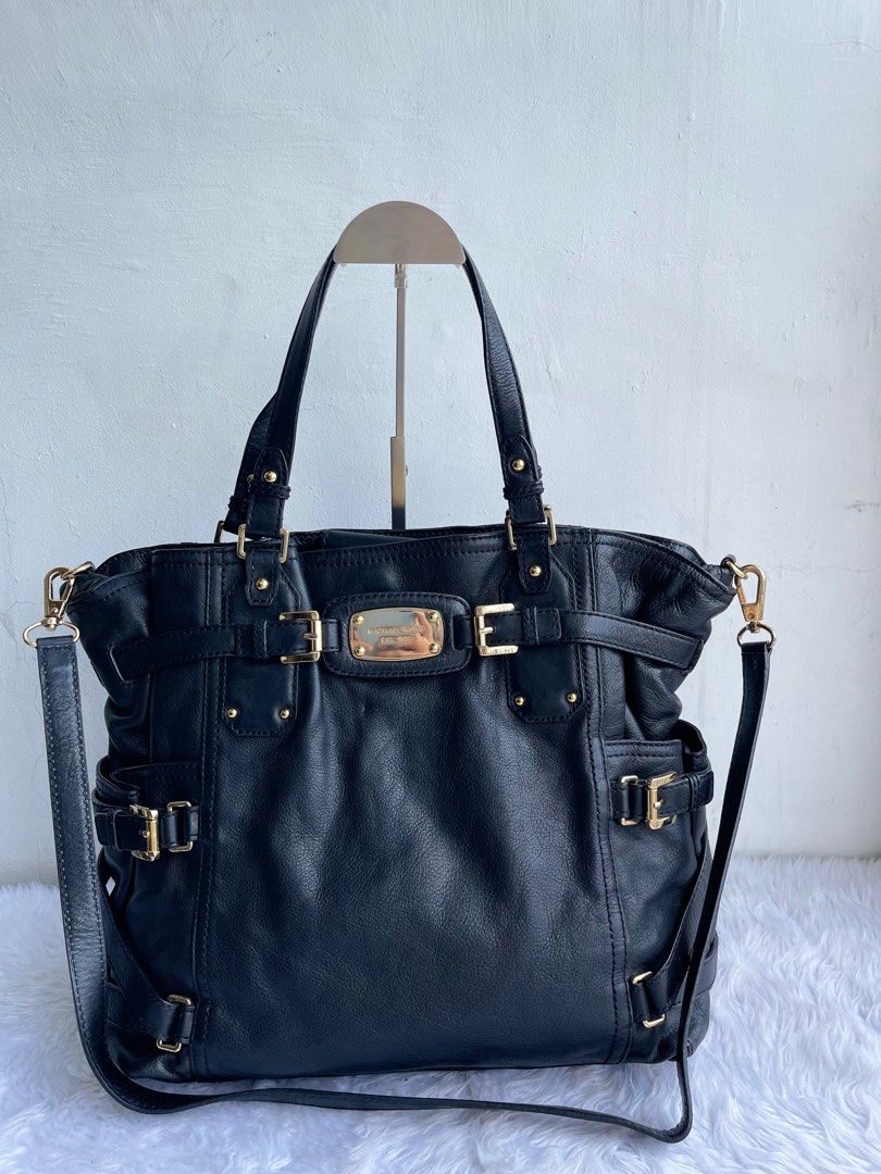Michael Kors Gansevoort Leather Bag (Category: Luxury Bags & Wallets) located in Quezon City. Submitted by 1Jippy (Listing ID 1309047568, Image 1). Description: .