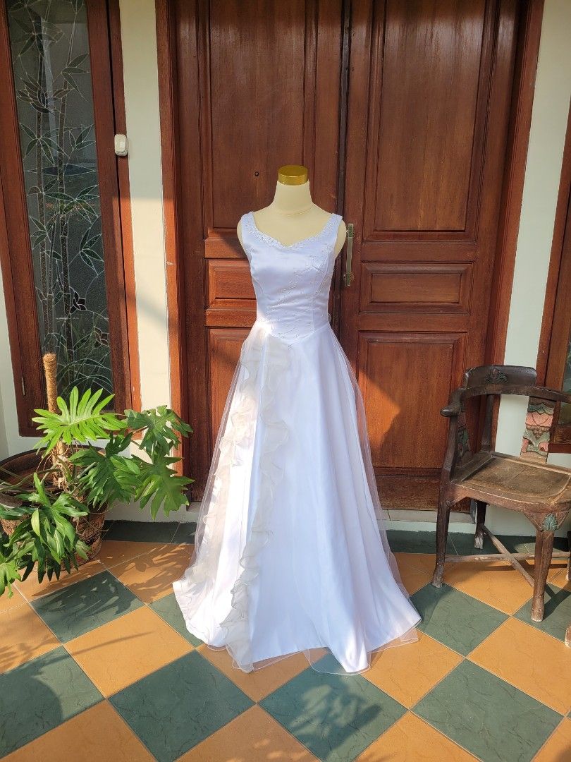 Gaun wedding simple online