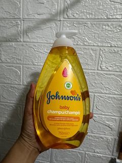Johnston’s Shampoo 750 ML
