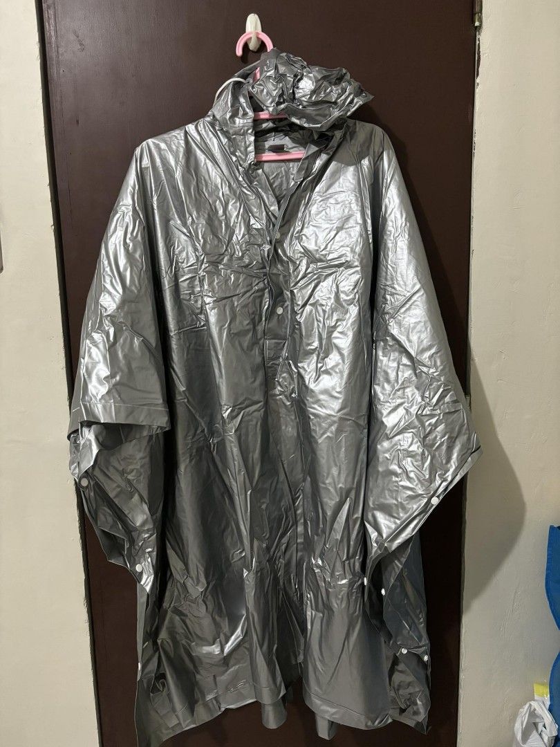 Kapote Big (poncho style) (Category: Coats, Jackets and Outerwear) located in Makati City. Submitted by tinyMe01 (Listing ID 1309015307, Image 1). Description: kapote color: Silver size: fits XL-3XL good as brand new, nagamit lng once. nabili po sa SM walang brand.