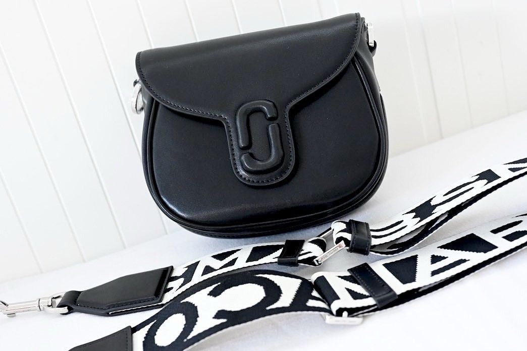 Marc jacob saddle bag large (Category: Luxury Bags & Wallets) located in Quezon City. Submitted by handpickerbag (Listing ID 1309025855, Image 1). Description: brand new original saddle large retail price 23k...
