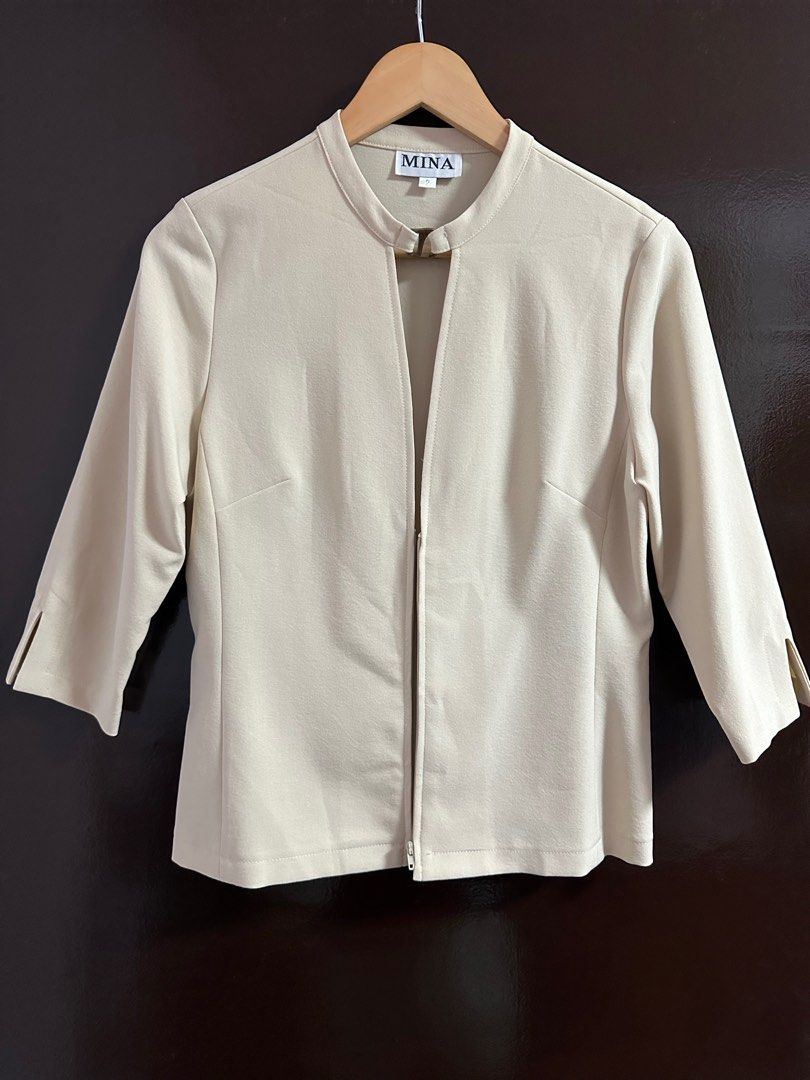 Office Blazer (Category: Coats, Jackets and Outerwear) located in Manila. Submitted by fitsdeclutter (Listing ID 1309099410, Image 1). Description: Office Blazer Color: Nude Fit to XS-Small With half zipper style 3-4 style Location: Marikina City Php 300.