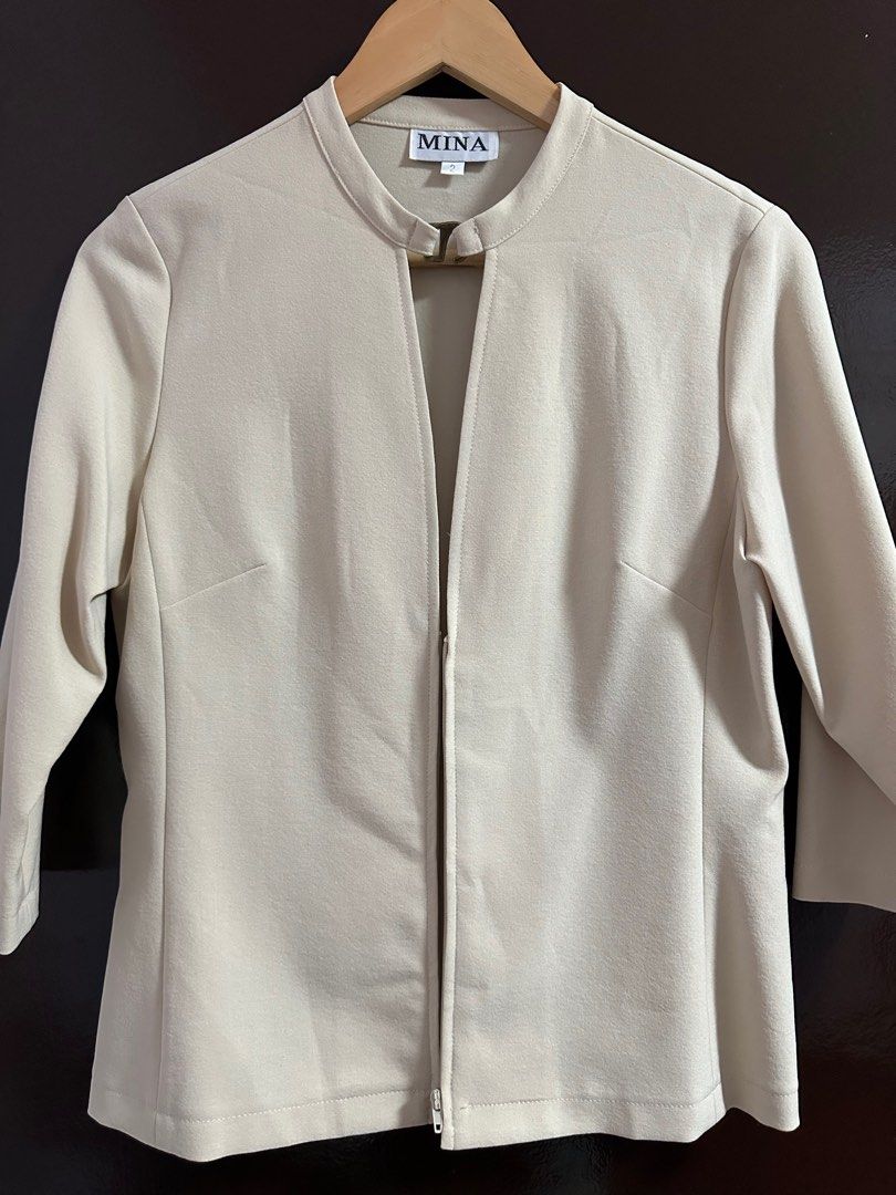 Office Blazer (Category: Coats, Jackets and Outerwear) located in Manila. Submitted by fitsdeclutter (Listing ID 1309099410, Image 3). Description: Office Blazer Color: Nude Fit to XS-Small With half zipper style 3-4 style Location: Marikina City Php 300.