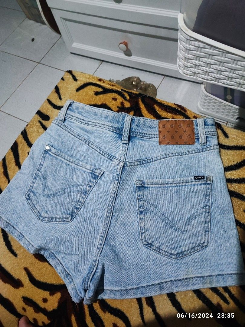 Only High Waist Denim Stroll Shorts (Category: Shorts) located in Caloocan City. Submitted by bluschlez (Listing ID 1309158092, Image 3). Description: Maganda as in parang bago pa Fit is very flattering XS pero nagkasya naman sakin kahit small ako.