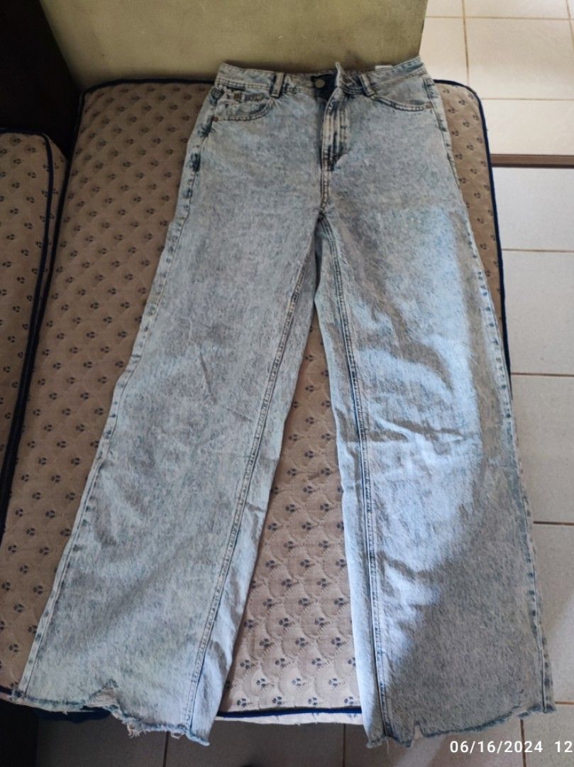 Only Wide leg High waist jeans (Category: Jeans) located in Caloocan City. Submitted by bluschlez (Listing ID 1309037482, Image 2). Description: Brand: Only wide leg high waist acid washed size small tattered/raw hem pants payment thru: BPI Gcash.