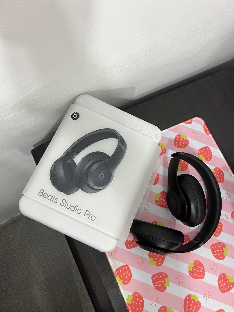 Original Apple Beats Studio Pro Black (Category: Headphones & Headsets) located in Cabuyao City. Submitted by flaneur.ph (Listing ID 1309177030, Image 3). Description: Wireless Over ear Noise cancelling Like new Super long battery life Once ko palang na-charge ever since binili Complete inclusion Like new bought 2024 Rfs: Bought AirPods Max Srp is ₱18,990. Selling for only ₱13,000..