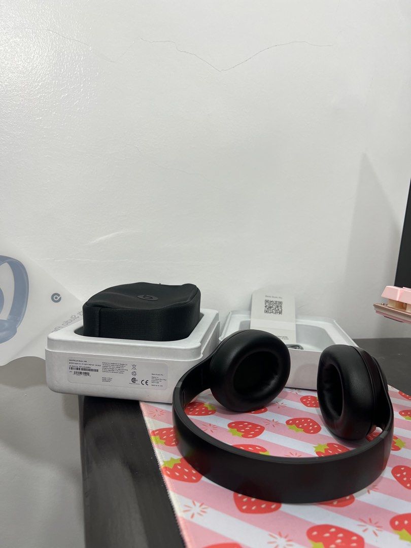 Original Apple Beats Studio Pro Black (Category: Headphones & Headsets) located in Cabuyao City. Submitted by flaneur.ph (Listing ID 1309177030, Image 2). Description: Wireless Over ear Noise cancelling Like new Super long battery life Once ko palang na-charge ever since binili Complete inclusion Like new bought 2024 Rfs: Bought AirPods Max Srp is ₱18,990. Selling for only ₱13,000..