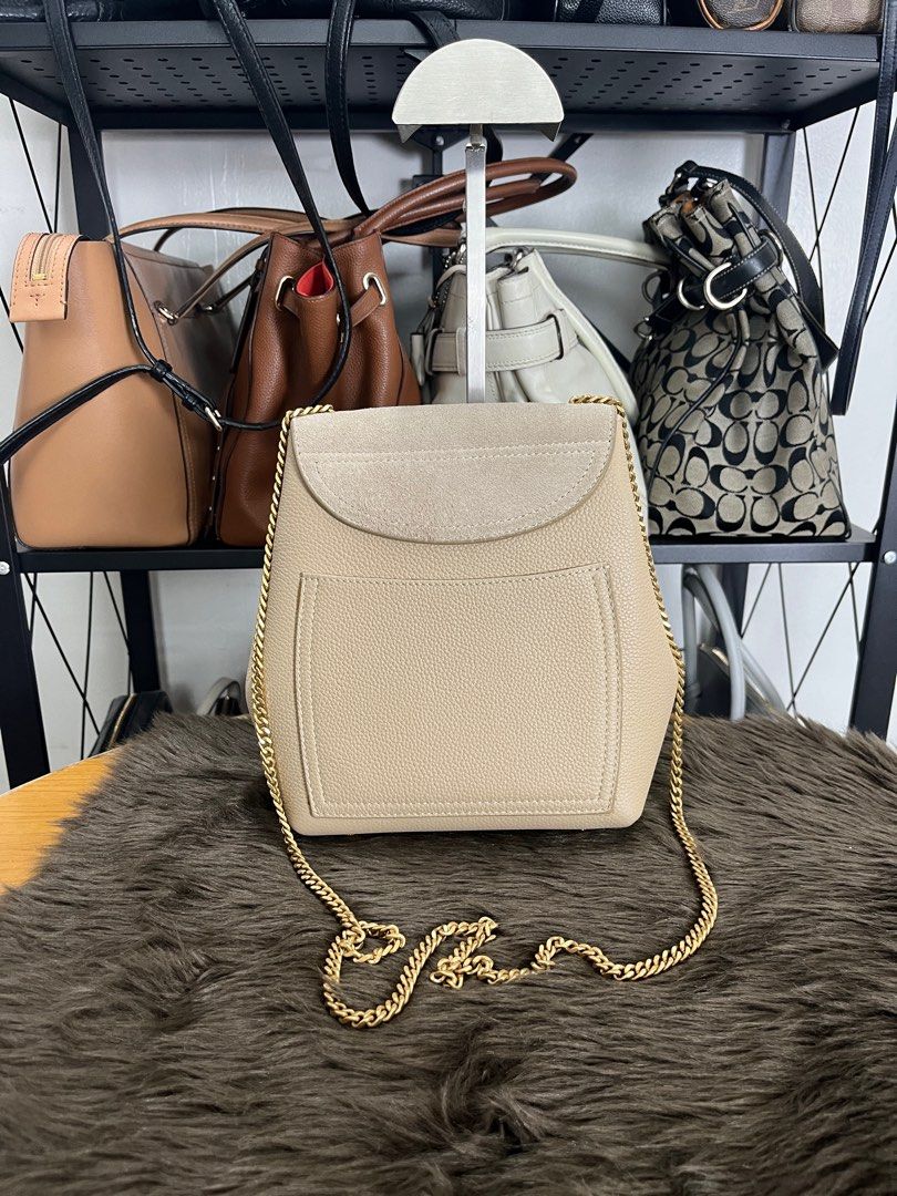 Polene Numero Un Mini (Sand) (Category: Luxury Bags & Wallets) located in Quezon City. Submitted by eclipse.leandro (Listing ID 1309067285, Image 2). Description: Numero Un Mini (Sand) Condition: 9.5/10 17cm x 21 cm 21,000 PHP All products are 100% Authentic bought from Japan. Disclaimer: We are not affiliated with the brands listed. #LuvLuxe #LuxuryJPNFinds.