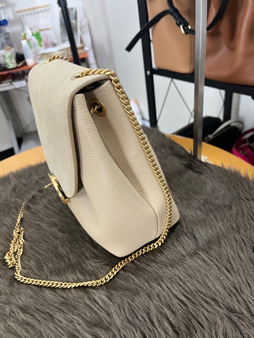 Polene Numero Un Mini (Sand) (Category: Luxury Bags & Wallets) located in Quezon City. Submitted by eclipse.leandro (Listing ID 1309067285, Image 3). Description: Numero Un Mini (Sand) Condition: 9.5/10 17cm x 21 cm 21,000 PHP All products are 100% Authentic bought from Japan. Disclaimer: We are not affiliated with the brands listed. #LuvLuxe #LuxuryJPNFinds.