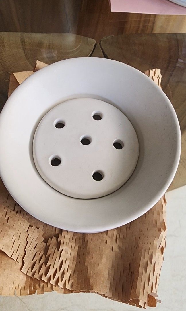 Porcelain Diffuser set (Category: Home Fragrance) located in Singapore. Submitted by winenwatch (Listing ID 1309067387, Image 3). Description: Seldom use diffuser holder Diameter 14cm by height 11.5cm Material: porcelain/clay some yellowish stain inside the holder.