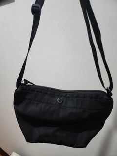 Pre-loved Uniqlo Nylon Small Bag