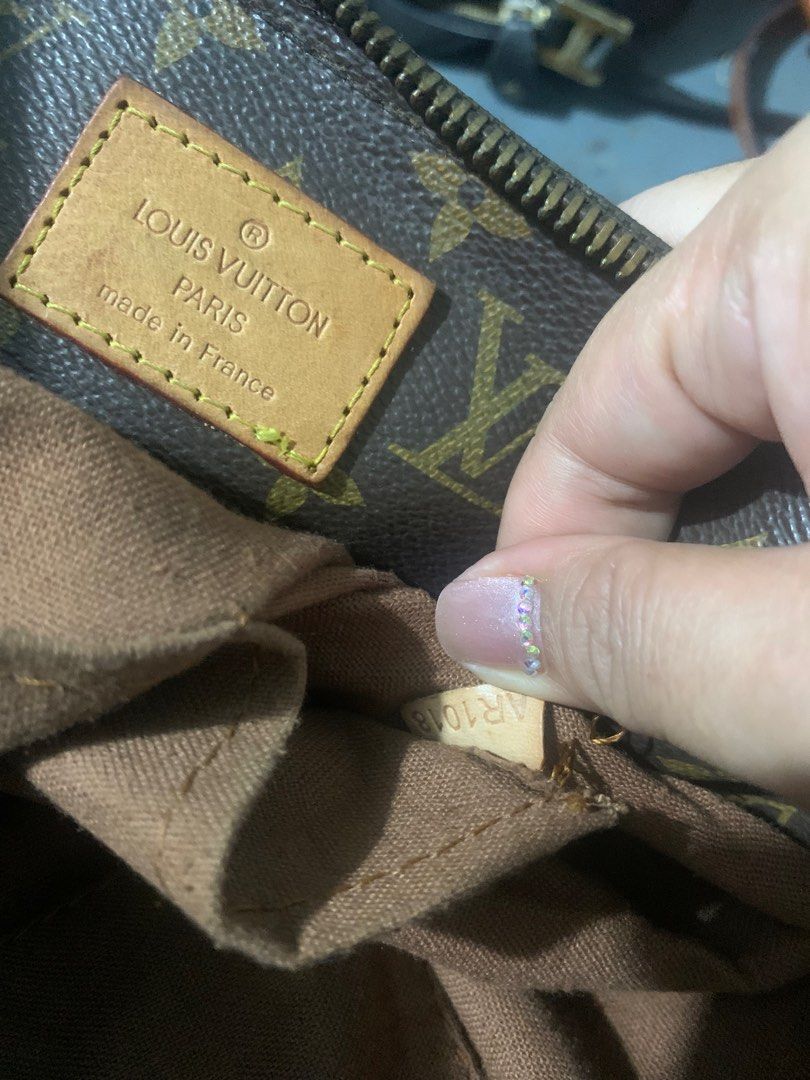 Project LV (original) (Category: Luxury Bags & Wallets) located in Taytay. Submitted by simplicity27.0 (Listing ID 1309094668, Image 2). Description: For repair Rivet included ( screw was lost ) Tarnished backles .