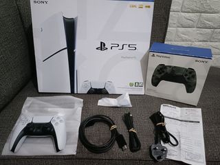 Ps5 slim disc ed. Complete with reciept and 2 controllers