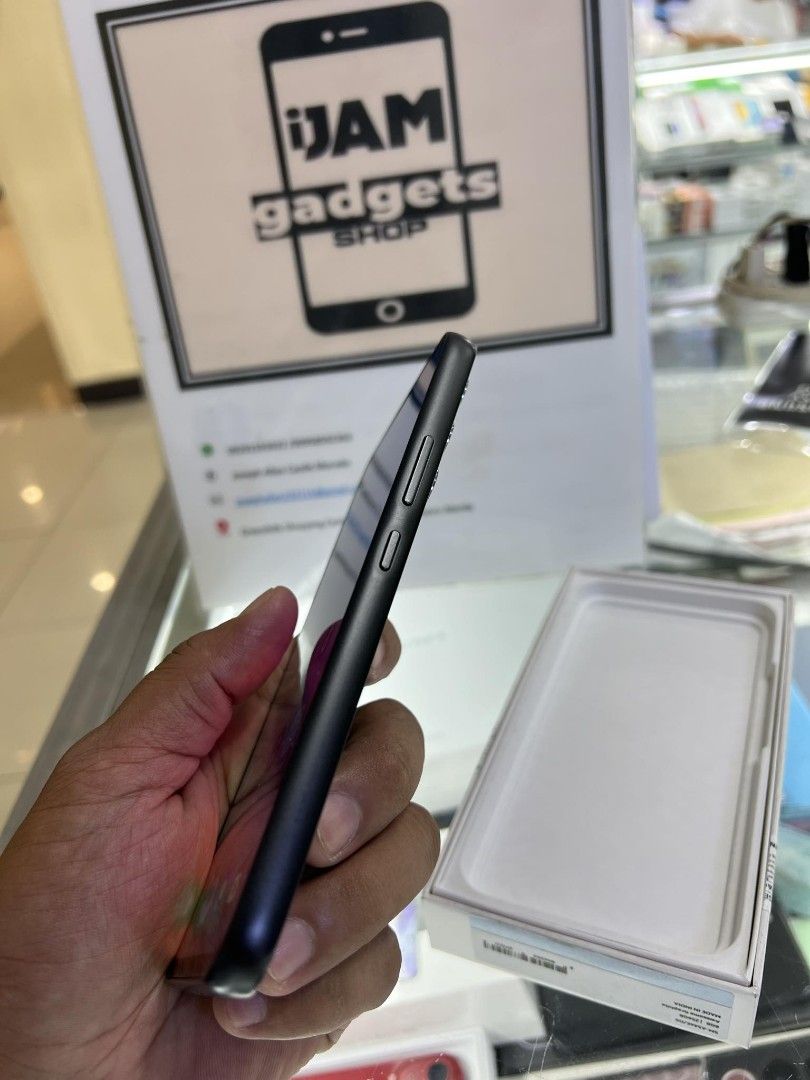 Samsung a54 2ndhand (Category: Samsung) located in Pasig City. Submitted by ijamgadgets (Listing ID 1309054857, Image 3). Description: Samsung a54 5g Good as new 8/256gb With box 📌we do cod in metro manila and near provinces just add sf only 📌can visit in my store at greenhills shopping center 📌we do LBC transaction 📌we accept credit card in store.