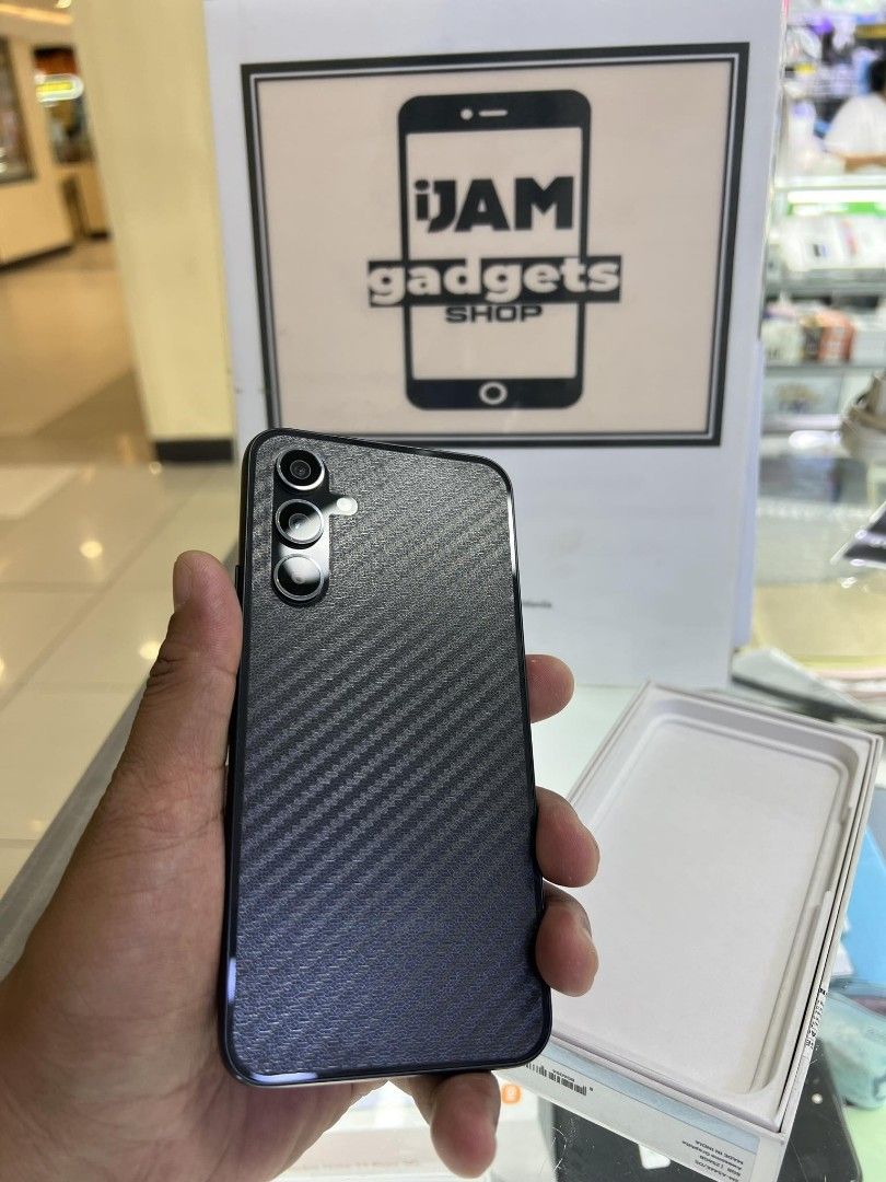 Samsung a54 2ndhand (Category: Samsung) located in Pasig City. Submitted by ijamgadgets (Listing ID 1309054857, Image 2). Description: Samsung a54 5g Good as new 8/256gb With box 📌we do cod in metro manila and near provinces just add sf only 📌can visit in my store at greenhills shopping center 📌we do LBC transaction 📌we accept credit card in store.