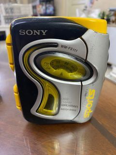 Sony Sports WM-FS111 Walkman Stereo Cassette Player NOT WORKING / DEFECTIVE / SELLING AS IS VINTAGE