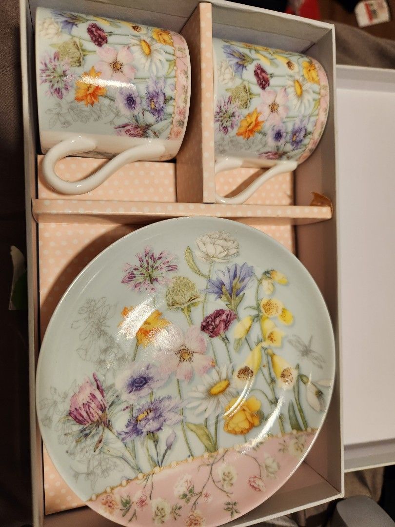 Sugarplum Lifestyle Spring Fields Espresso Cups & Saucers set (Category: Coffee & Tea Tableware) located in Mandaluyong City. Submitted by deegue (Listing ID 1309171851, Image 2). Description: .