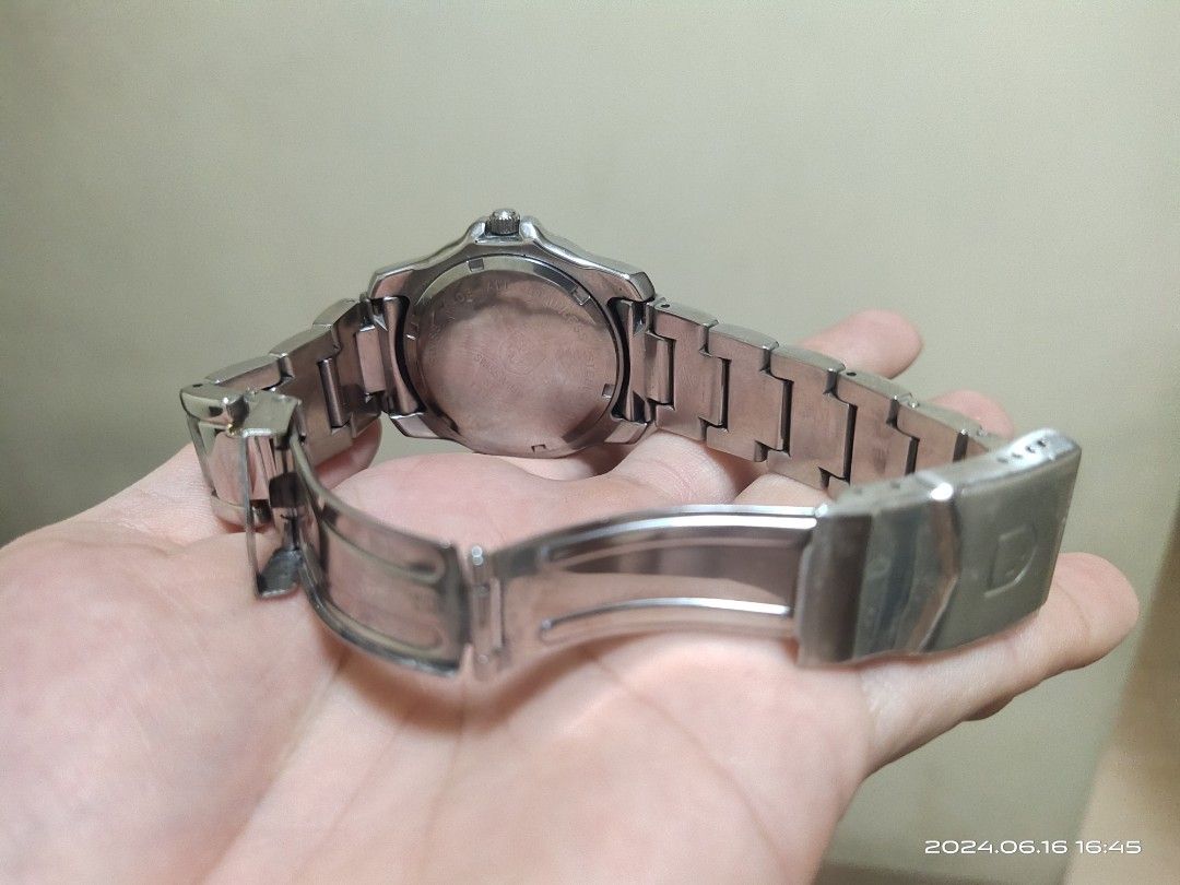 Swiss Army Watch ST (Category: Men's Watches) located in Manila. Submitted by alanroxas.jr (Listing ID 1309087181, Image 3). Description: Swiss Army Watch ST Automatic 25 Jewels Incabloc Conservative Rating: 7.5/10 Fixed bezel Screwdown Crown Good timekeeping (5 Peso coin for size reference only) Meet ups can be arranged (please see indicated meet up places) Shipping can also be arranged only upon prior payment of the price and the shipping fee b