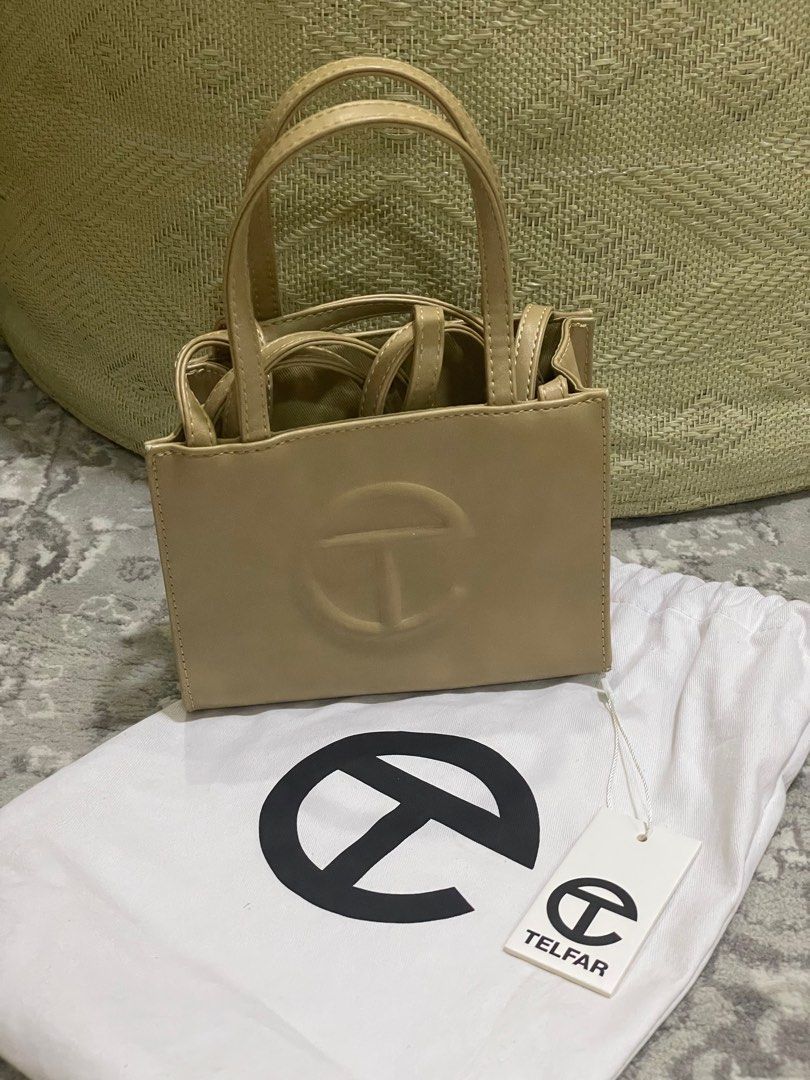Telfar Shopping Bag in Cream (Small) (Category: Luxury Bags & Wallets) located in Marikina City. Submitted by salesalesalesalesalesale (Listing ID 1309131785, Image 1). Description: PLEASE READ FIRST 🤍 ⚪️ LAST PRICE POSTED. NO HAGGLING. ⚪️ Selling lower than SRP ⚪️ Actual photo of the product posted ⚪️ Payment through Gcash/BPI/BDO only ⚪️ Delivery fee excluded and must be shouldered by the buyer via lalamove/grab/gogoexpress/j&t.