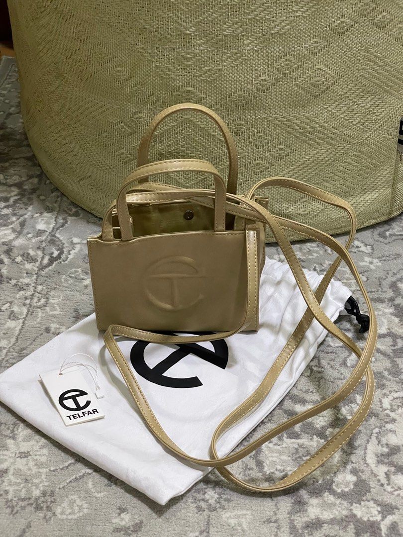 Telfar Shopping Bag in Cream (Small) (Category: Luxury Bags & Wallets) located in Marikina City. Submitted by salesalesalesalesalesale (Listing ID 1309131785, Image 3). Description: PLEASE READ FIRST 🤍 ⚪️ LAST PRICE POSTED. NO HAGGLING. ⚪️ Selling lower than SRP ⚪️ Actual photo of the product posted ⚪️ Payment through Gcash/BPI/BDO only ⚪️ Delivery fee excluded and must be shouldered by the buyer via lalamove/grab/gogoexpress/j&t.
