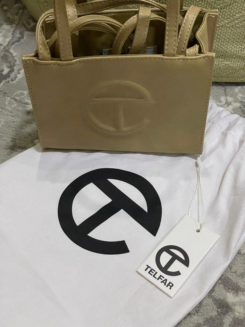 Telfar Shopping Bag in Cream (Small) (Category: Luxury Bags & Wallets) located in Marikina City. Submitted by salesalesalesalesalesale (Listing ID 1309131785, Image 2). Description: PLEASE READ FIRST 🤍 ⚪️ LAST PRICE POSTED. NO HAGGLING. ⚪️ Selling lower than SRP ⚪️ Actual photo of the product posted ⚪️ Payment through Gcash/BPI/BDO only ⚪️ Delivery fee excluded and must be shouldered by the buyer via lalamove/grab/gogoexpress/j&t.