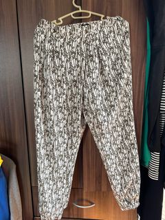 (Category: ) located in . Submitted by avercloset (Listing ID 1309058890, Image 1). Description: .