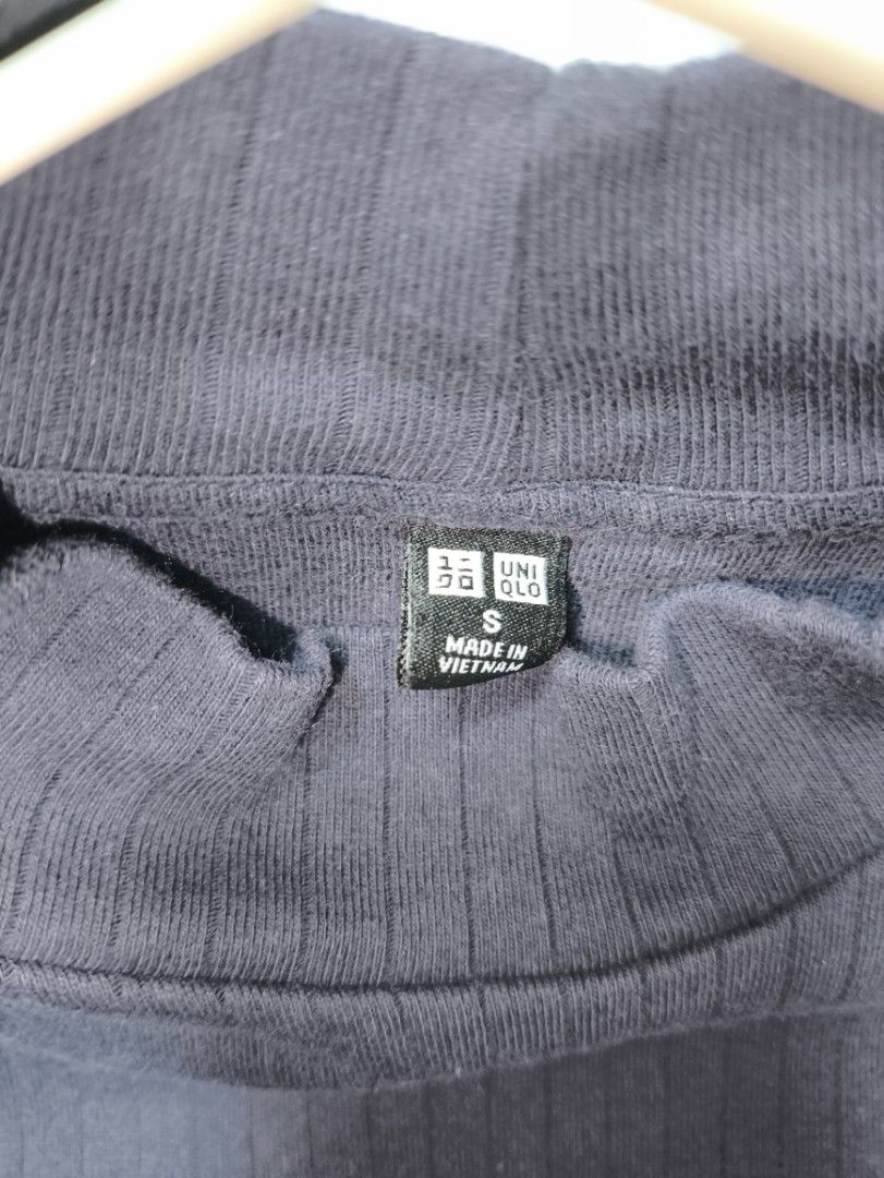Uniqlo Navy Blue sleeveless (Category: Sleeveless) located in Quezon City. Submitted by guaranteed_authentic (Listing ID 1309094068, Image 2). Description: 100% mall bought uniqlo sleeveless Navy Blue size small used 2x only and just kept in closet..