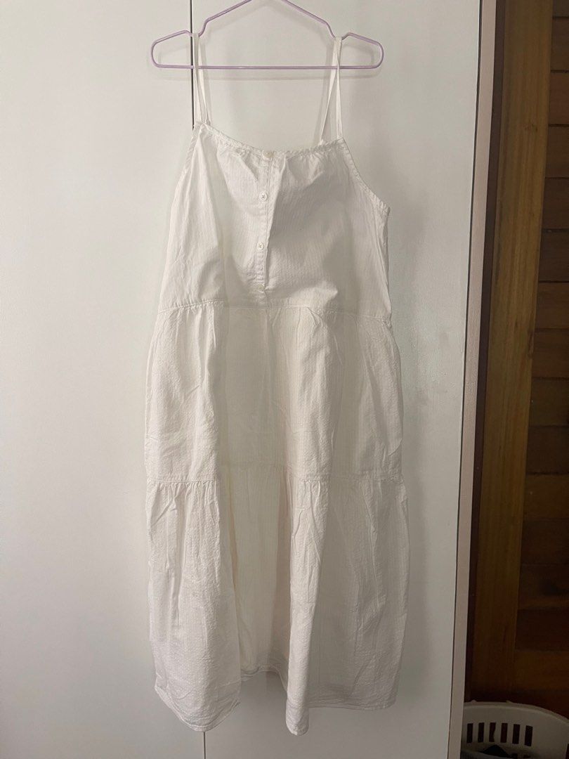 Uniqlo White Dress (Category: Dresses) located in Antipolo. Submitted by __juliaselects (Listing ID 1309091009, Image 1). Description: size 150 (kids).