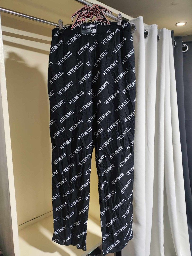VETEMENTS PANTS (Category: Other Bottoms) located in Rizal. Submitted by rcthriftcollection (Listing ID 1309022687, Image 1). Description: 𝕍𝔼𝕋𝔼𝕄𝔼ℕ𝕋𝕊 ℙ𝔸ℕ𝕋𝕊 Waistline: 24 inch stretch to 30 inch Length: 39.5 inch Verygood Condition Issue: 1 small runs 📥📥📥 Location: Montalban, Rodriguez, Rizal.